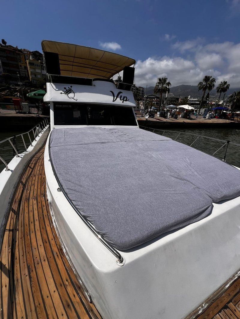 private yacht tour luxury2